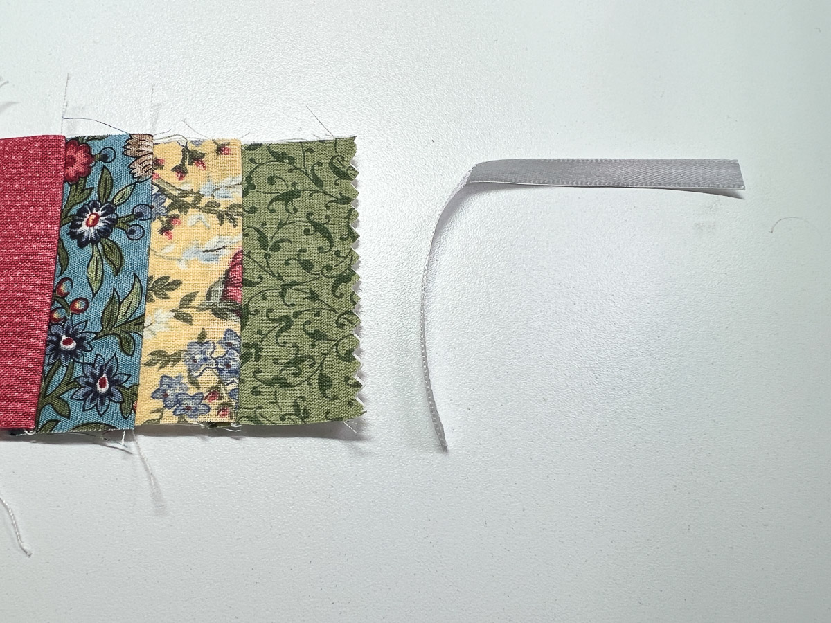 Fabric Bookmark DIY ribbon