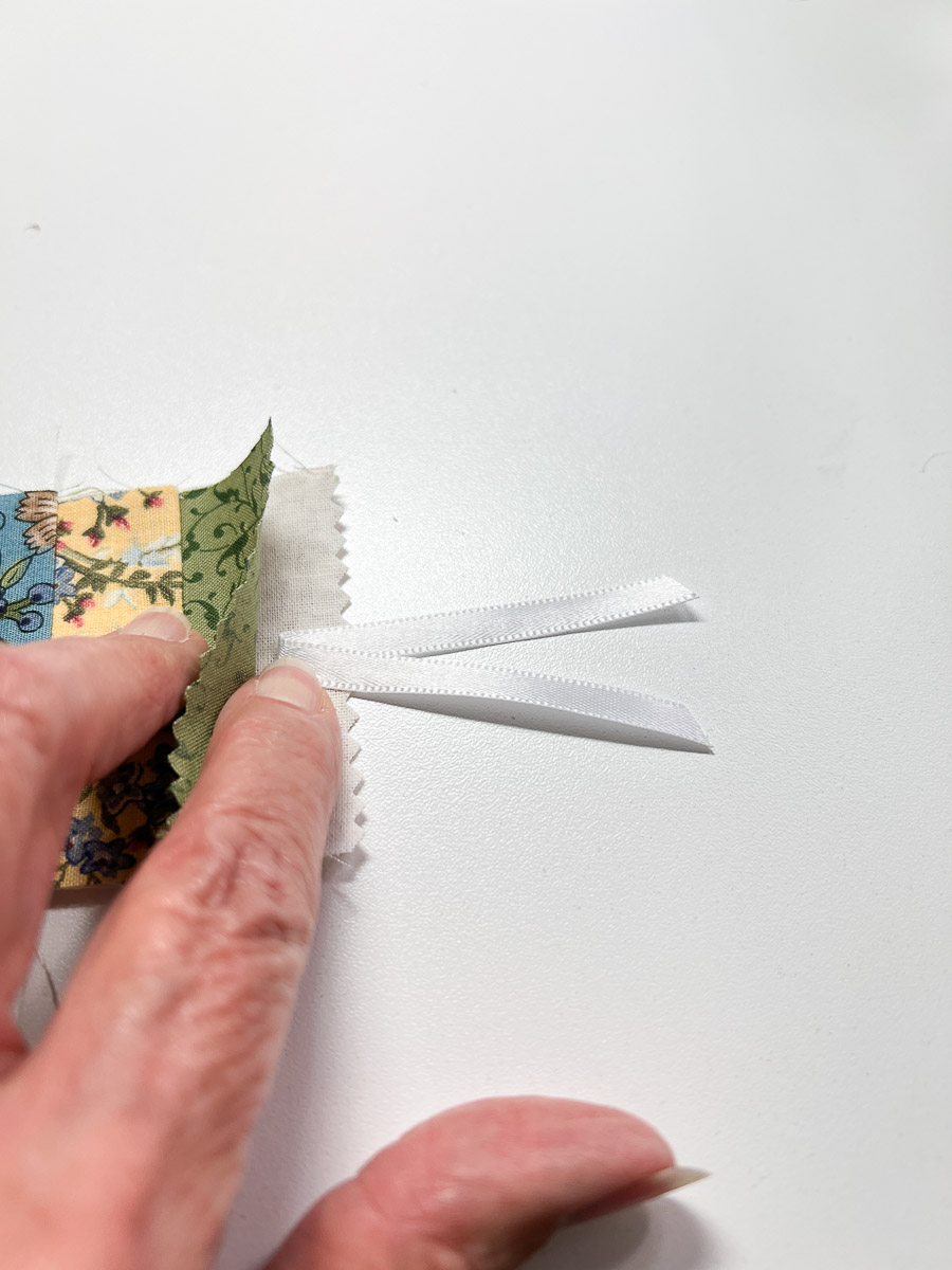 Fabric Bookmark DIY ribbon