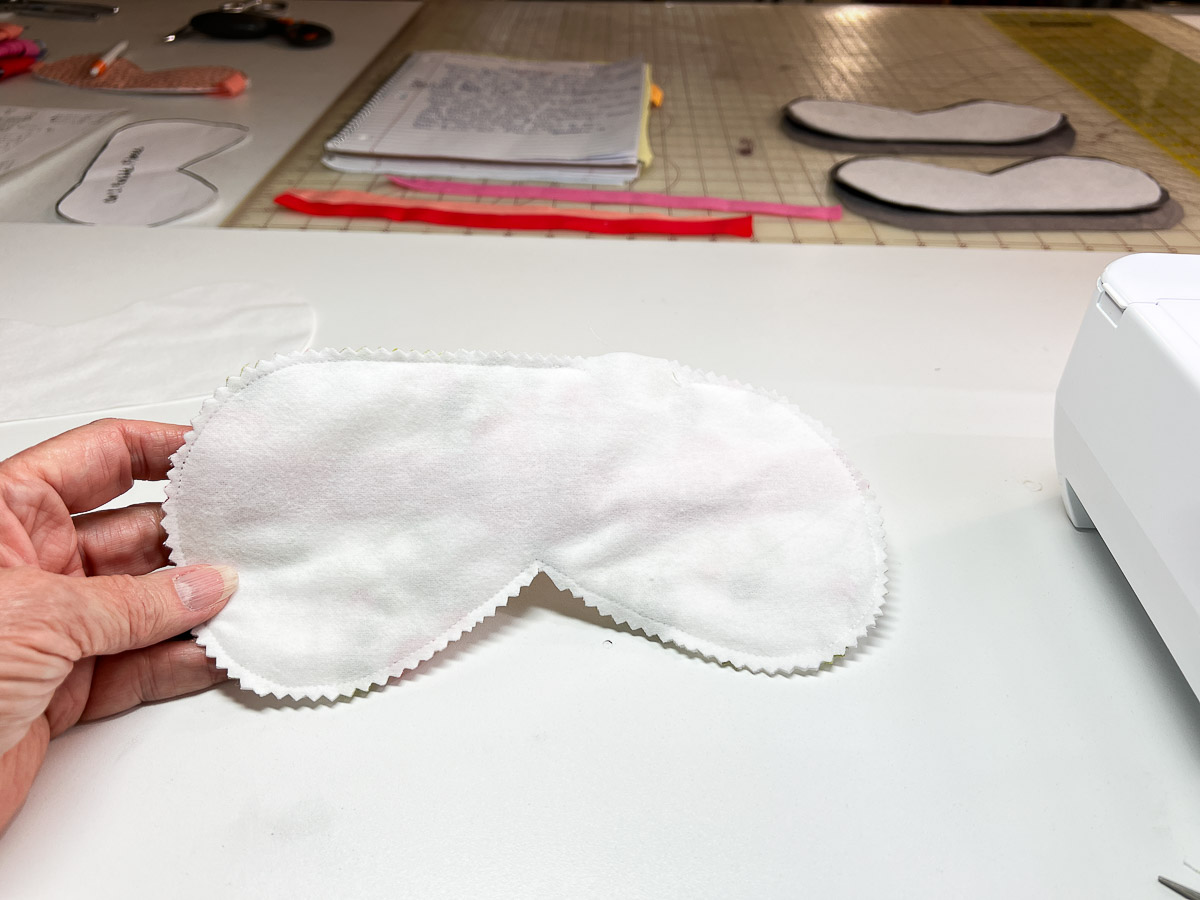 Sleep Mask notched edges on curves