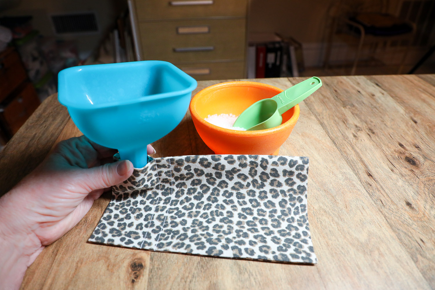 Poly-pellets in phone holder