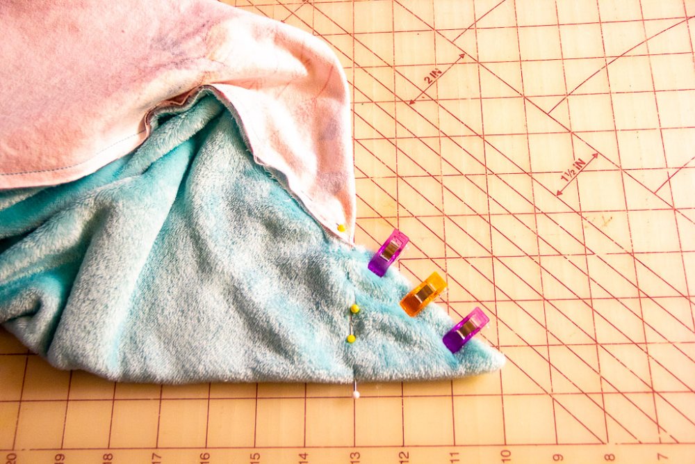 Self binding minky blanket tutorial FrostedSaddle