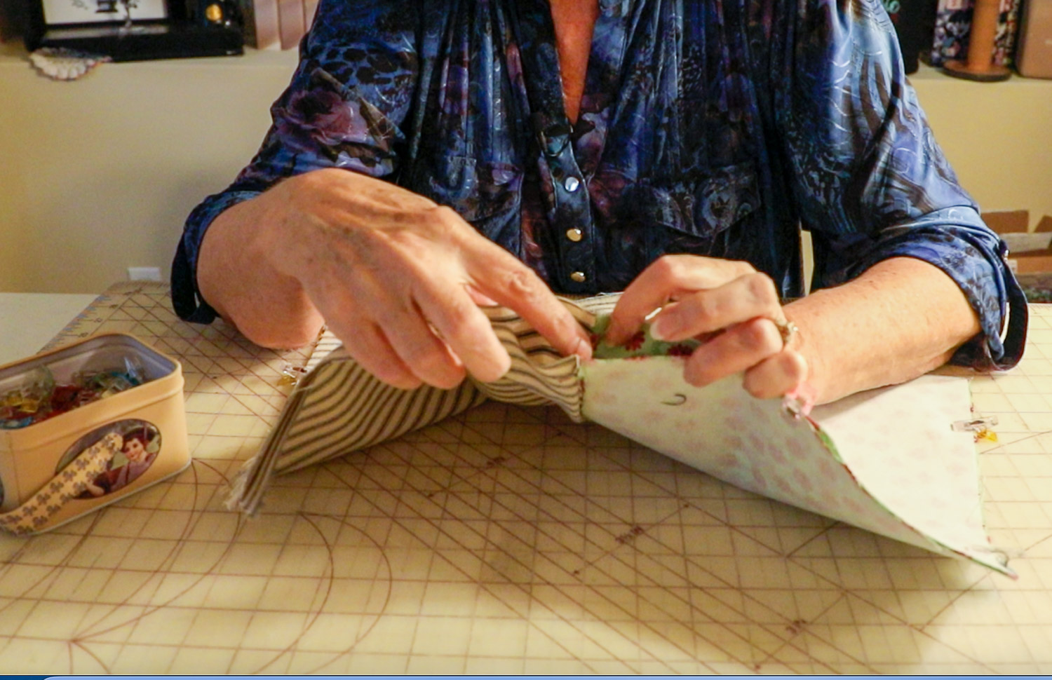 Zipper pouch assembly